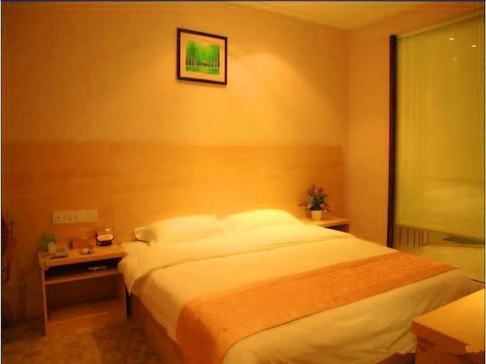 Наньнин: Nanning Hawks Holiday Hotel