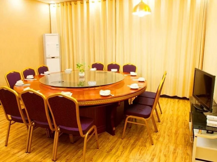 Наньнин: Nanning Hawks Holiday Hotel
