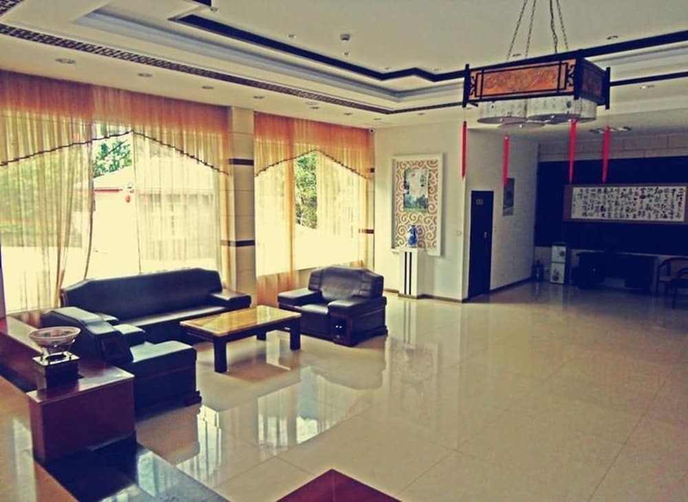 Шанграо: Wuyue Jingqu Hotel Sanqingshan