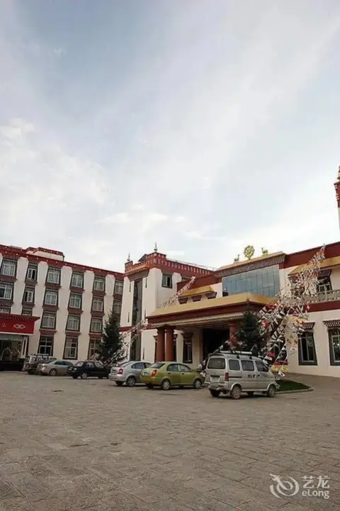 Шангри-Ла: Shangri-la Zhaxidele Hotel