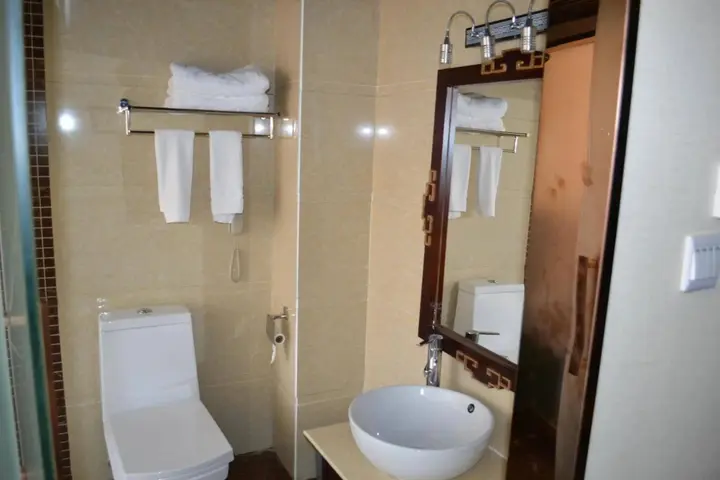 Шангри-Ла: Shangri-la Zhaxidele Hotel