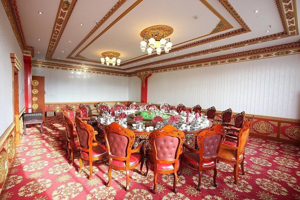 Шангри-Ла: Shangri-la Zhaxidele Hotel