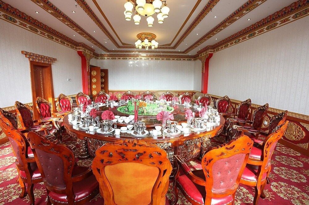 Шангри-Ла: Shangri-la Zhaxidele Hotel