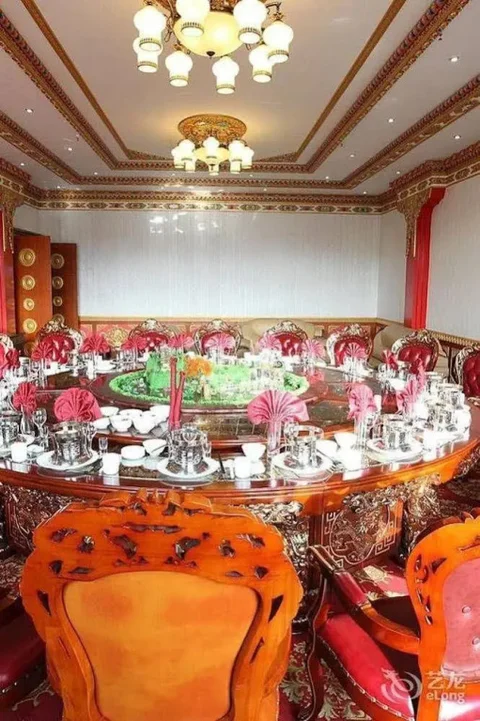 Шангри-Ла: Shangri-la Zhaxidele Hotel