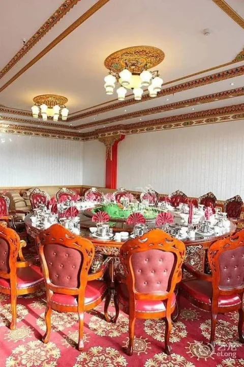 Шангри-Ла: Shangri-la Zhaxidele Hotel