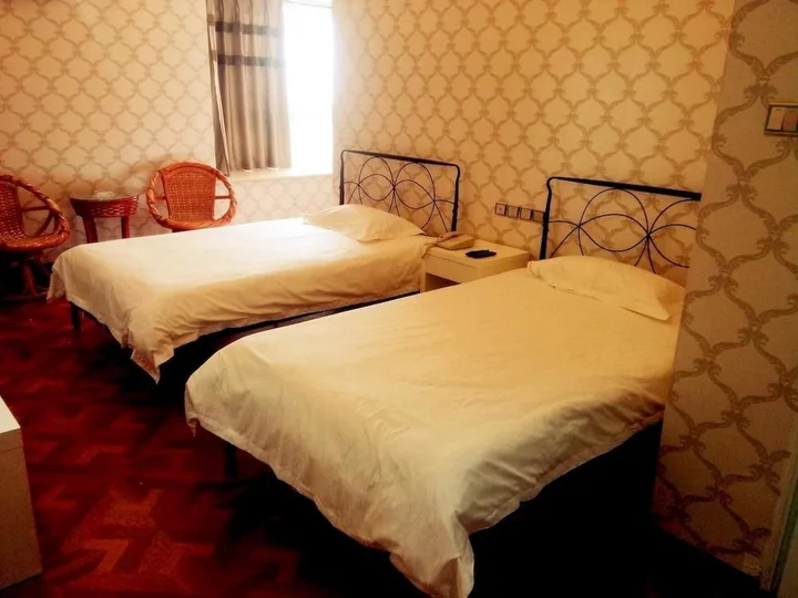 Лоян: Longbai Business Hotel