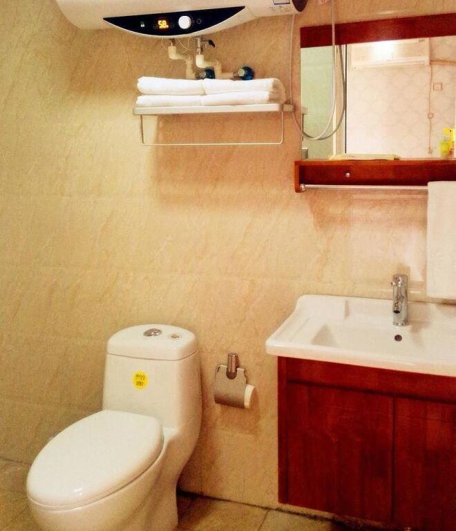 Лоян: Longbai Business Hotel
