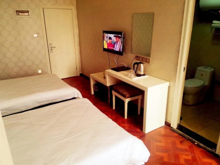 Лоян: Longbai Business Hotel