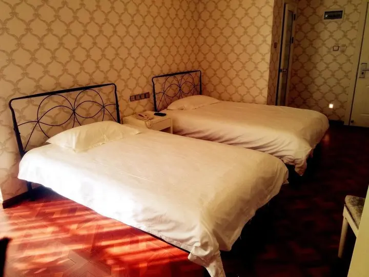 Лоян: Longbai Business Hotel