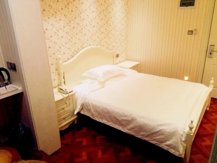 Лоян: Longbai Business Hotel