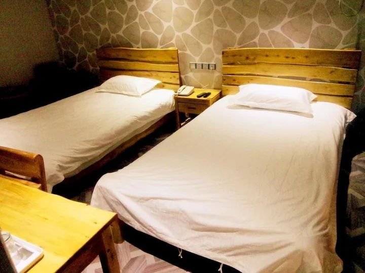 Лоян: Longbai Business Hotel