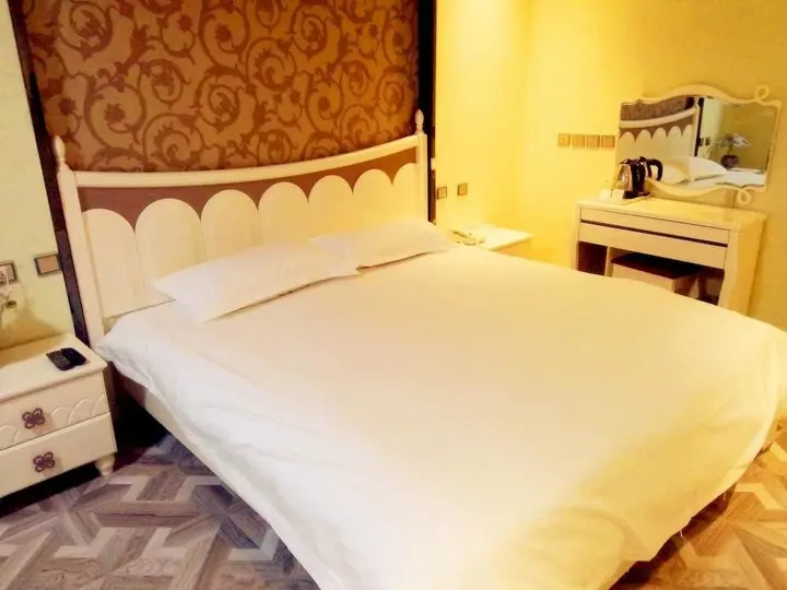 Лоян: Longbai Business Hotel