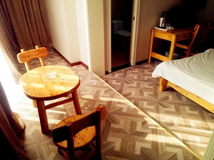 Лоян: Longbai Business Hotel