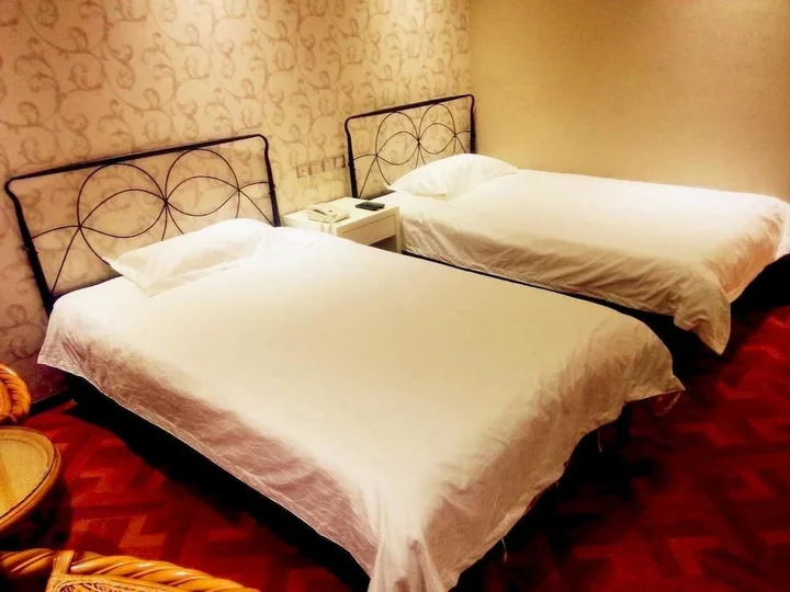 Лоян: Longbai Business Hotel