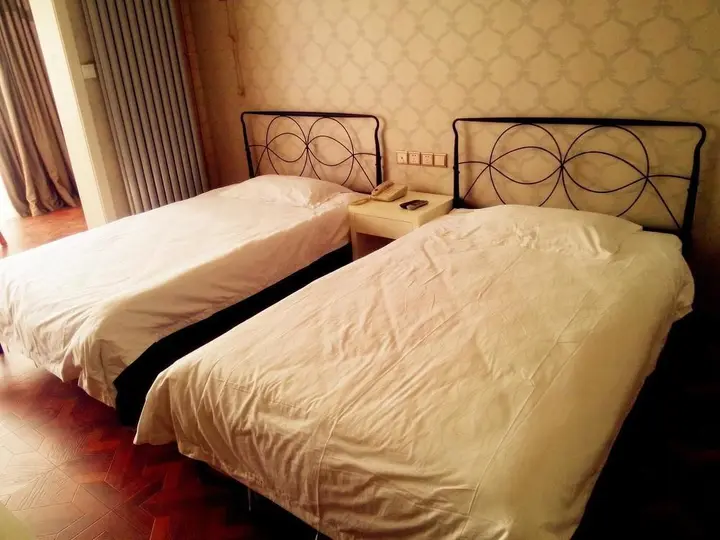 Лоян: Longbai Business Hotel