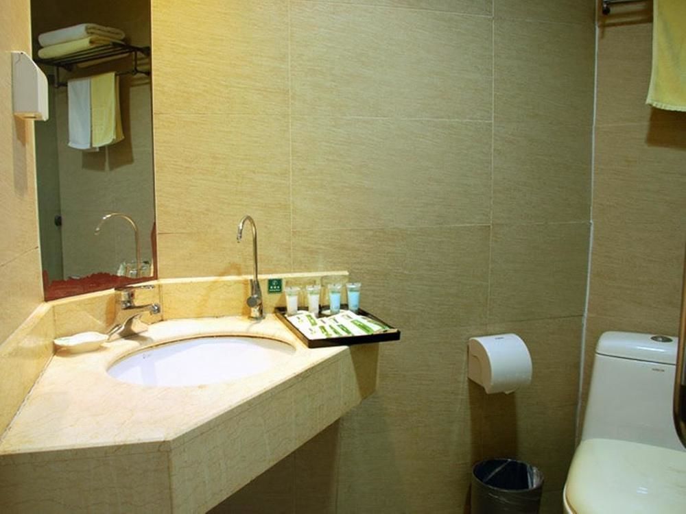 Цзинань: Hirun Jinan International