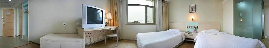 Цзинань: Hirun Jinan International