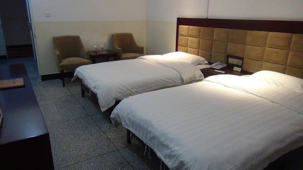 Синин: Hongcai Qianziyuan Hotel