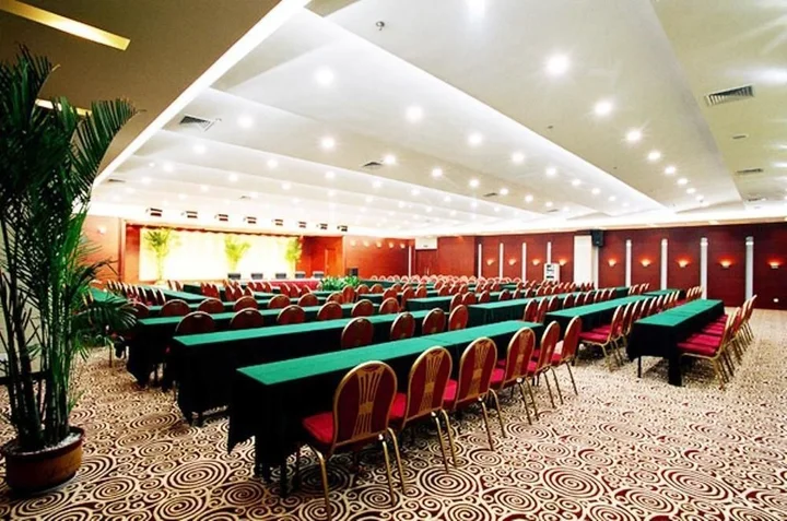 Линьи: Yijing Holiday Hotel