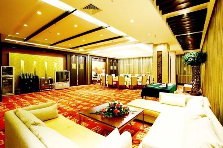 Линьи: Yijing Holiday Hotel