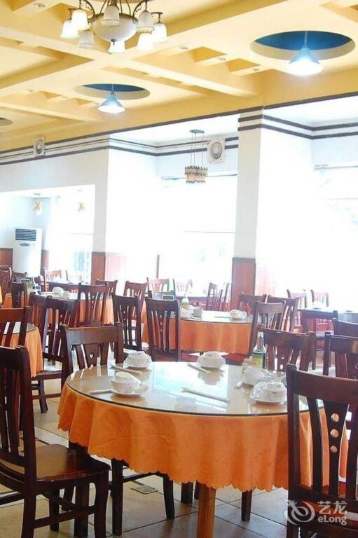 Бэйхай: Boutique Holiday Hotel (Beihai Beibuwan Square)