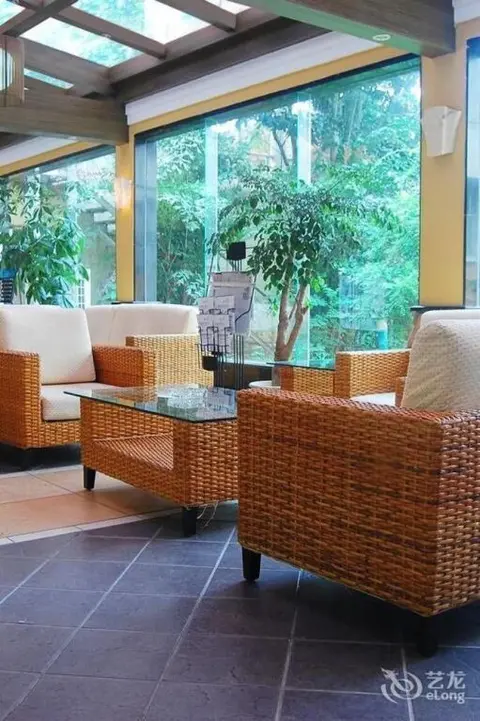 Бэйхай: Boutique Holiday Hotel (Beihai Beibuwan Square)