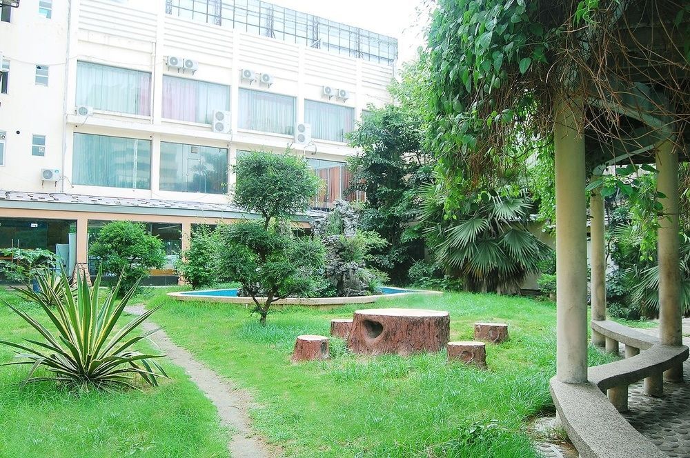 Бэйхай: Boutique Holiday Hotel (Beihai Beibuwan Square)
