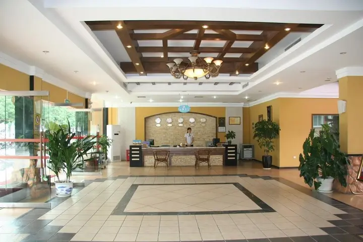 Бэйхай: Boutique Holiday Hotel (Beihai Beibuwan Square)