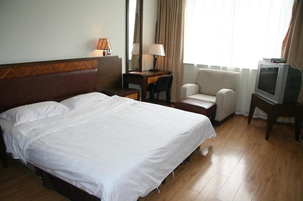 Бэйхай: Boutique Holiday Hotel (Beihai Beibuwan Square)