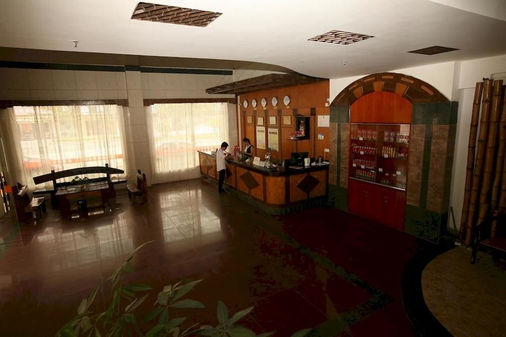 Янгиианг: Salt Water Hot Spring Mountain Villa