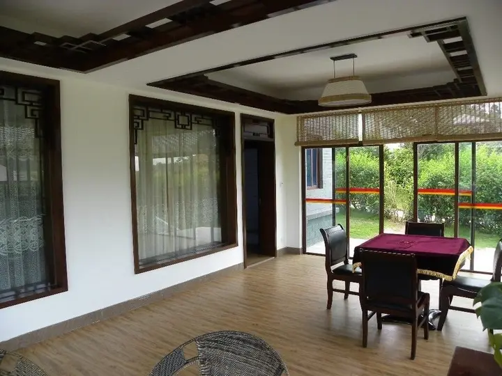 Янгиианг: Salt Water Hot Spring Mountain Villa