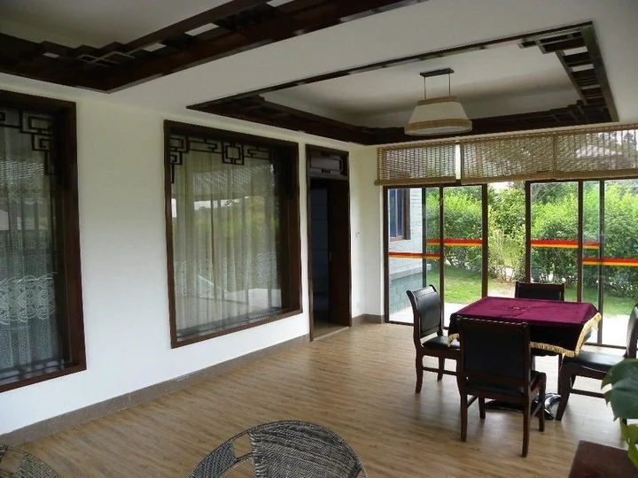 Янгиианг: Salt Water Hot Spring Mountain Villa