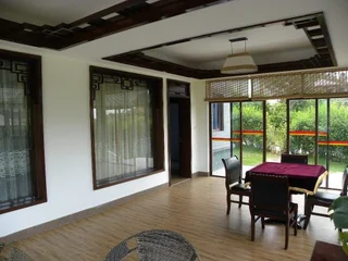 Янгиианг: Salt Water Hot Spring Mountain Villa