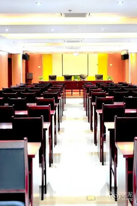 Луань: Guoshun Holiday Hostel