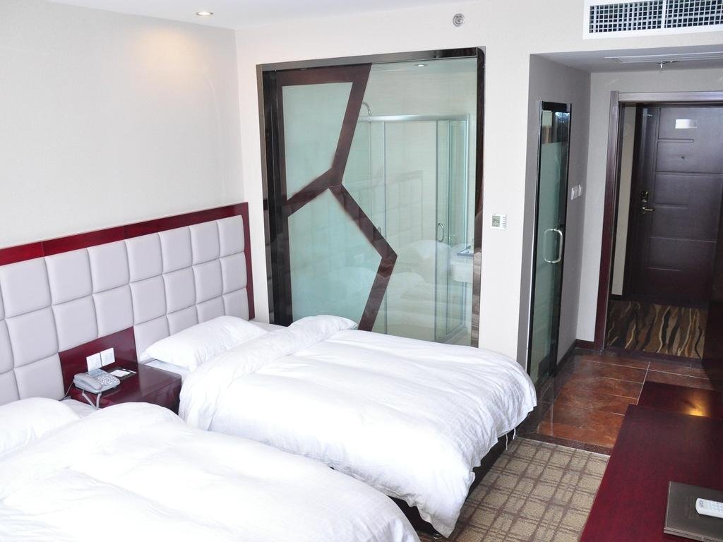 Вэйнань: Huashan Jin Feng Business Hotel