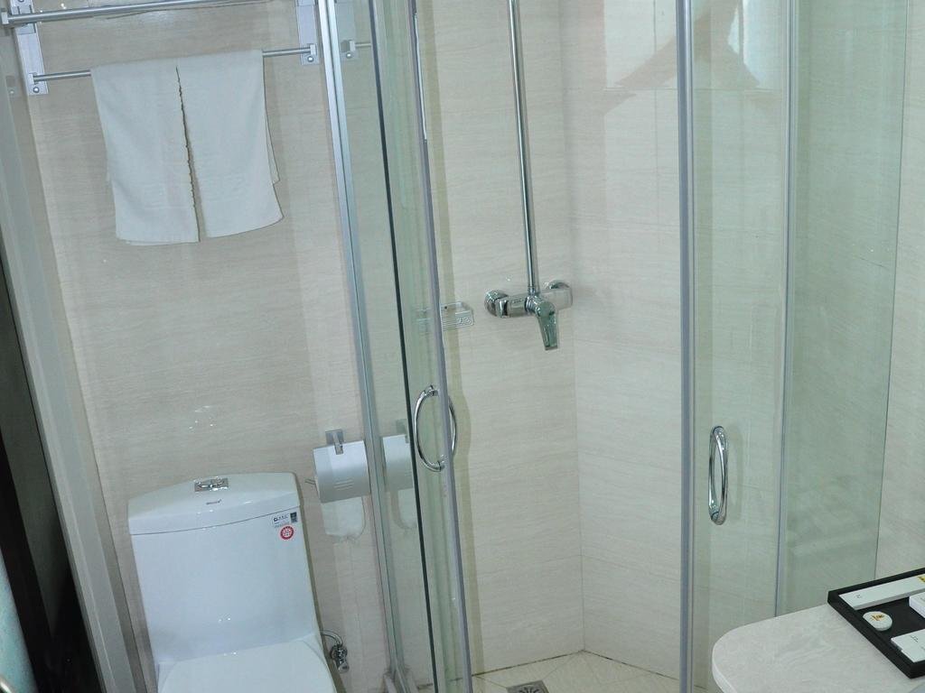 Вэйнань: Huashan Jin Feng Business Hotel