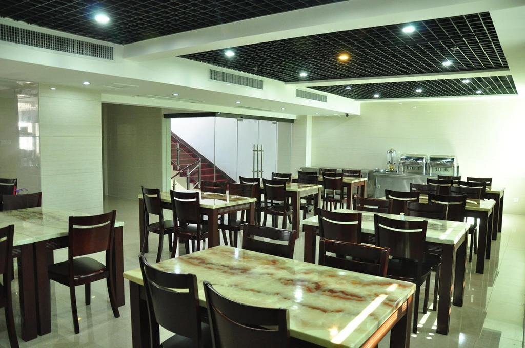 Вэйнань: Huashan Jin Feng Business Hotel