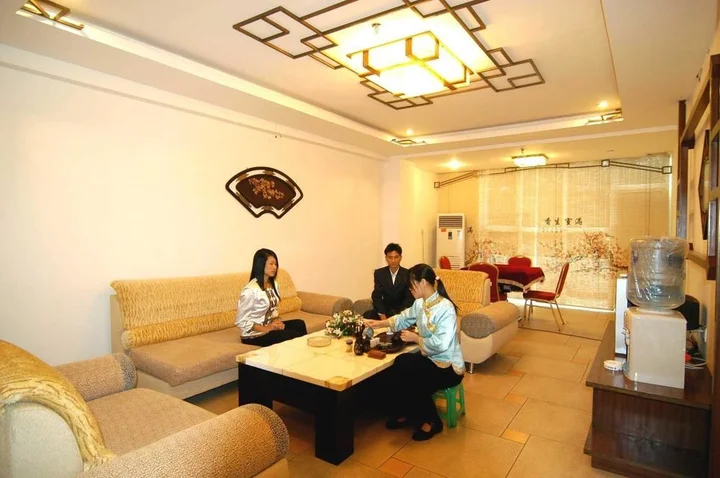 Шаогуань: Renjie Business Hotel