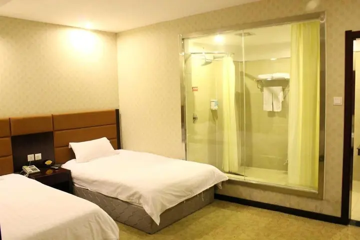 Кайфын: Zhaoxing Business Hotel
