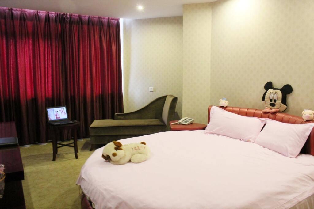 Кайфын: Zhaoxing Business Hotel