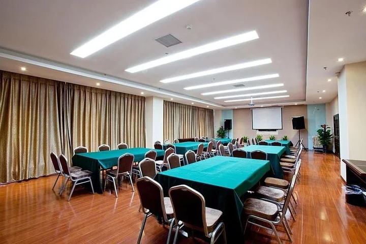 Чжэнчжоу: Shengfeite Garden Hotel