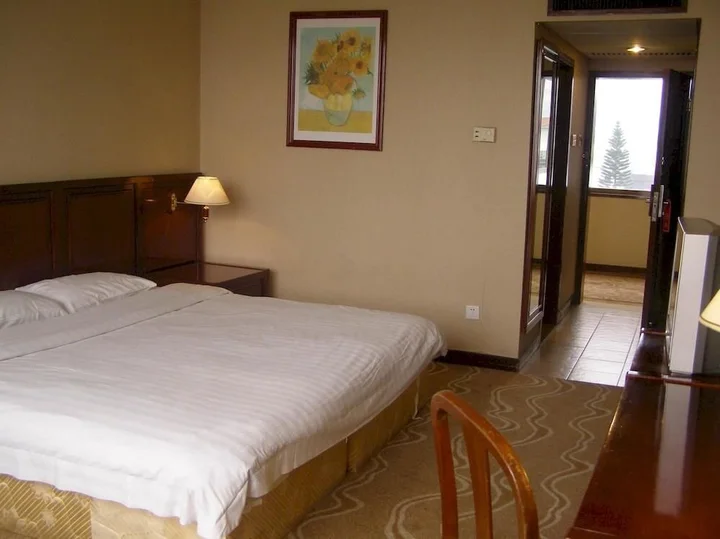 Цзиньюань: Qing Yuan Hotel