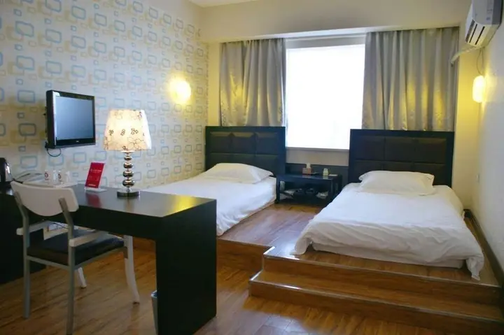 Чжэнчжоу: Jiutian Fashion Hotel (Zhengzhou Dashi Bridge)