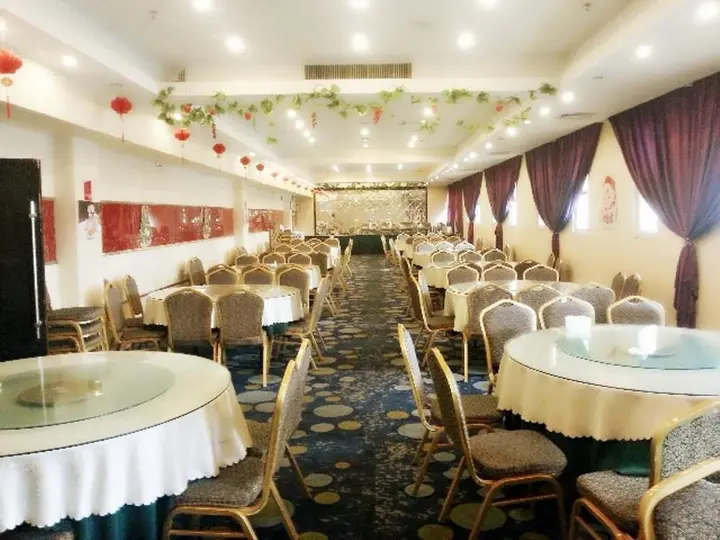 Чжэнчжоу: Jiutian Fashion Hotel (Zhengzhou Dashi Bridge)