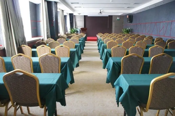 Чжэнчжоу: Jiutian Fashion Hotel (Zhengzhou Dashi Bridge)