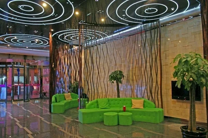 Чжэнчжоу: Jiutian Fashion Hotel (Zhengzhou Dashi Bridge)