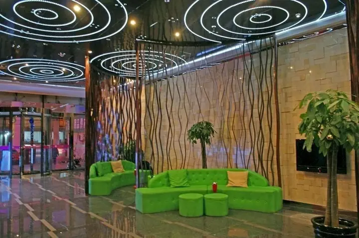 Чжэнчжоу: Jiutian Fashion Hotel (Zhengzhou Dashi Bridge)