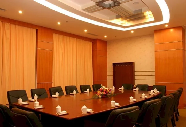 Яньтай: Yantai New Era Hotel