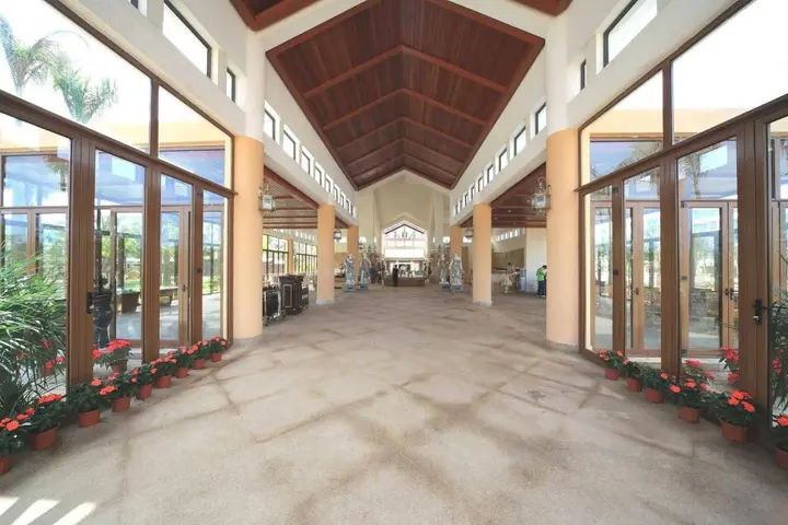 Ваньнин: Xinglong Old Banyan Hotel - Wanning