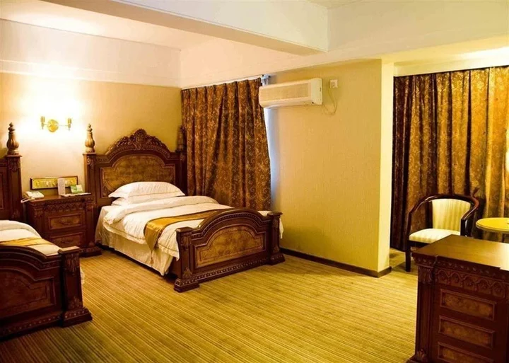 Цзинхун: Xishuangbanna Golden Zone Hotel